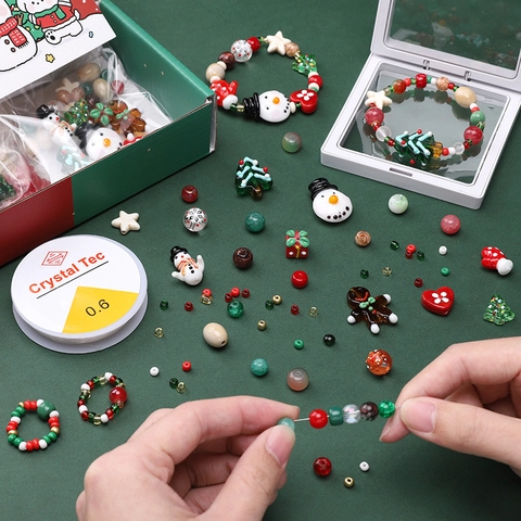 Christmas DIY Beaded Jewelry Kit Snowman Tree Gingerbread Man Charms Glass Beads For Festive Handmade Bracelet Crafts