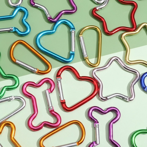 Mousqueton en Alliage d'Aluminium Coloré Étoile Cœur Os Forme D Porte-clés Crochet pour Sac à Dos Bricolage Extérieur