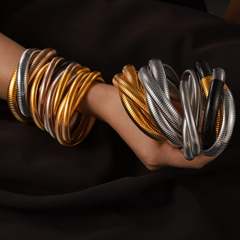 Moderno Bracciale Rigido Tubogas in Acciaio Inossidabile per Donna Galvanico Texture Osso di Serpente Tre File Incastrate Bracciale a Polsino Flessibile Gioielli