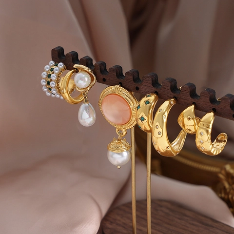 French Ins Style Titanium Steel Gold Plated Earrings Vintage Zircon Artificial Pearl Hoop Stud Earrings For Women Elegant Jewelry