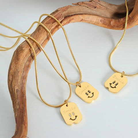 Damen Titanstahl Smiley Gesicht Anhänger Halskette Vergoldet Schlangenkette Mit Strass Mode Schmuck Elegante Schlüsselbeinkette
