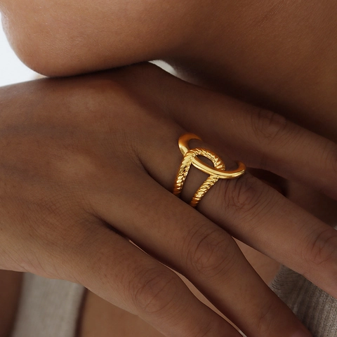 Minimalistischer Titanstahl Ineinandergreifender Doppelring Für Damen Geometrisches Gedrehtes Seildesign Nicht Anlaufender Modeschmuck Ring