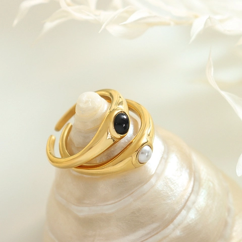 Minimalistischer Ring Aus Titanstahl Für Damen Mit 18K Goldbeschichtung Glaskralen Geometrisches Verstellbares Design