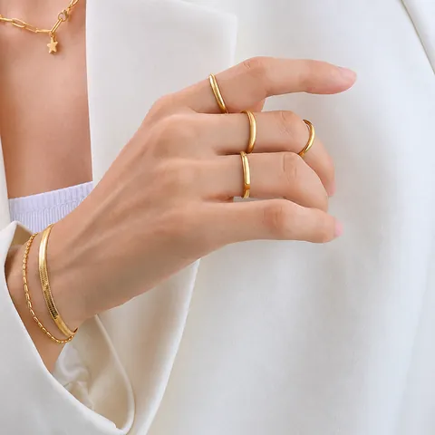 Anello a Fascia in Acciaio al Titanio Placcato Oro 18K Minimalista per Donna Design di Lusso Semplice Anello Impilabile