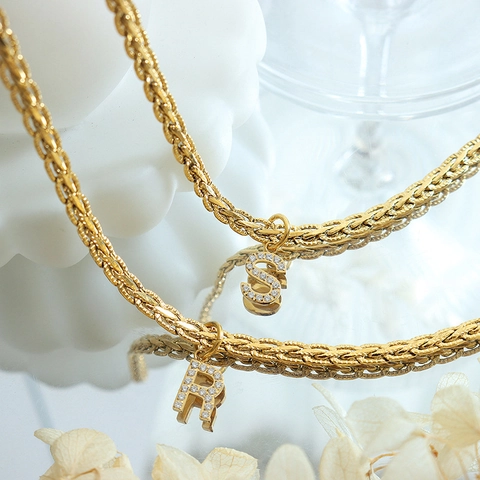French Vintage Gold Plated Titanium Steel Initial Pendant Necklace For Women Brass Chain Zirconia Alphabet Letter Necklace