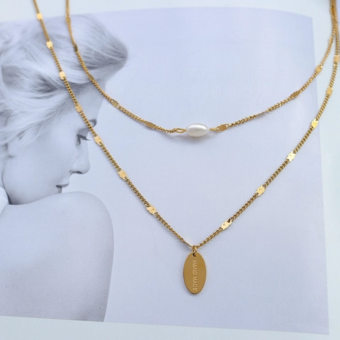 Collar de Doble Capa de Acero Inoxidable Chapado en Oro de 18K para Mujer Con Colgante de Perla Artificial y Etiqueta Grabada Hand Made