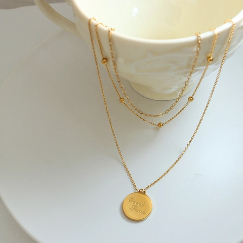 Collana A Strati Acciaio Inossidabile Placcato Oro 18K Ciondolo Moneta Good Luck Inscribed Gioielli Di Moda Donna