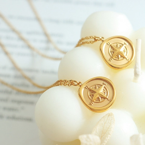 Compass Round Coin Pendant Necklace Titanium Steel 18K Gold Plated Vintage Minimalist Jewelry Clavicle Chain For Women