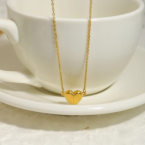 Vintage Stainless Steel Heart Pendant Necklace 18K Gold Plated Magnetic Couple Necklace For Women Daily Fashion Jewelry