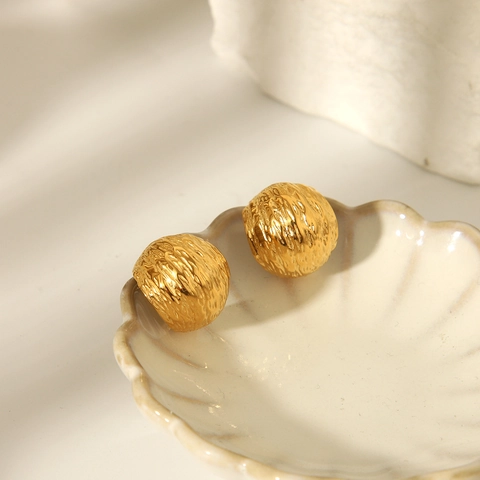 Französischer Vintage Edelstahl Falten Textur C-Form Ohrstecker 18K Vergoldet Metall Kuppel Ohrringe Damen Schmuck