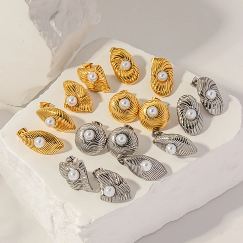 Orecchini a Bottone in Acciaio Inossidabile con Perle Vintage Francese Placcati in Oro 18K Strutturati Geometrici a Spirale Donna