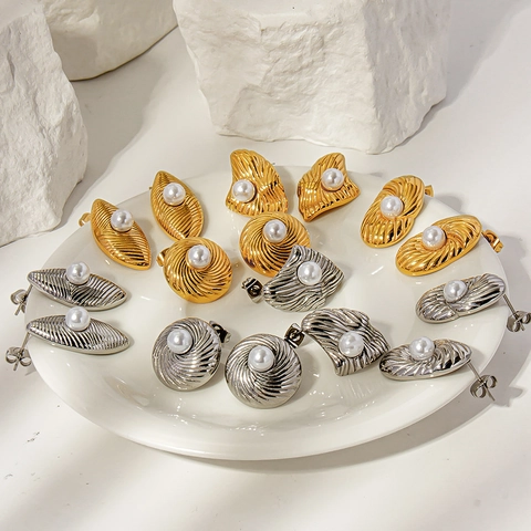 Orecchini a Bottone in Acciaio Inossidabile con Perle Vintage Francese Placcati in Oro 18K Strutturati Geometrici a Spirale Donna