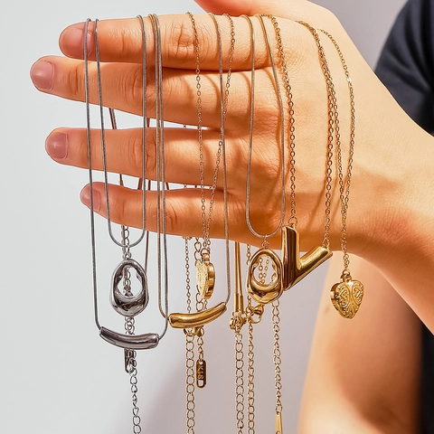 Collana Con Pendente in Acciaio Inossidabile Vintage per Donna Cuore Forma a V Motivo Floreale Placcato Oro Argento