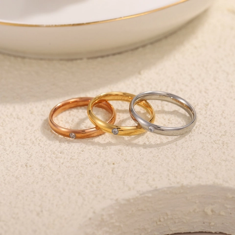 Anello in Acciaio al Titanio Con Strass Moda Semplice Nicchia Lusso Leggero Anello Liscio per Uomo Donna Gioielli Quotidiani