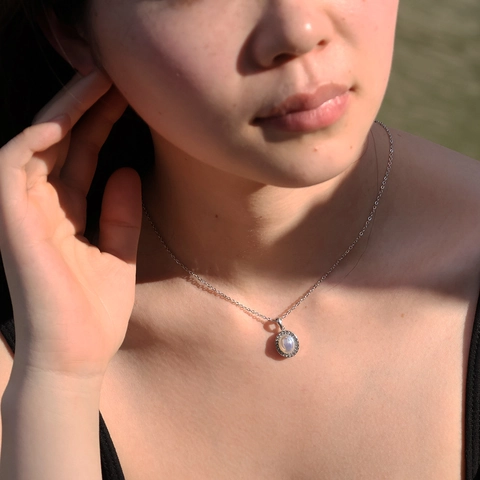 French Vintage Stainless Steel Oval Pendant Necklace Faux Moonstone Full Rhinestone Elegant Clavicle Chain Jewelry For Women