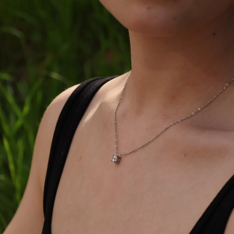 Collier en Acier Inoxydable Minimaliste pour Femmes Plaqué Or Argent Pendentif Rond en Zircone Bijoux de Mode
