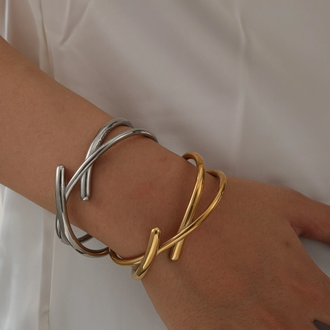 Bracelet Jonc Croisé Minimaliste en Acier Inoxydable Plaqué Or 18K Géométrique Ouvert Bijoux de Mode Étanche pour Femme