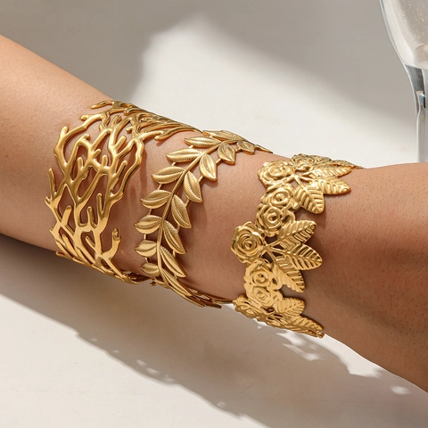Bracciale Rigido Aperto in Acciaio Inossidabile Vintage per Donna Oro Galvanizzato Ramo Foglia Rosa Stella Marina Piuma