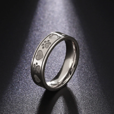 Minimalist Stainless Steel Cat Paw Print Heart Ring Engraved Sandblasted Band Ring For Unisex Couples Daily Jewelry Gift