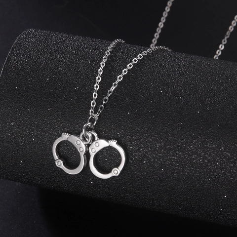 Personalized Hip Hop Handcuff Pendant Necklace For Men Women Antique Silver Zinc Alloy Cross Chain Punk Jewelry Gift