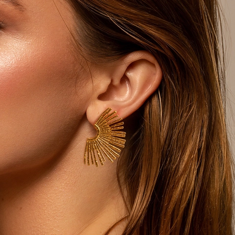 Vintage 18K Gold Plated Stainless Steel Fan Shaped Stud Earrings Hammered Sunburst Statement Earrings For Women Jewelry