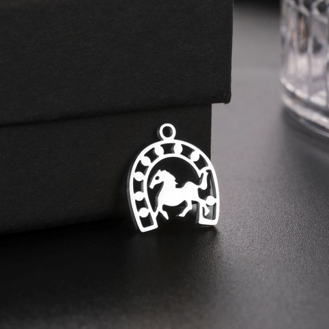 Pendentif Cheval Fer à Cheval en Acier Inoxydable Accessoire Bijoux DIY Or Argent Plaqué Charme Animal de la Chance