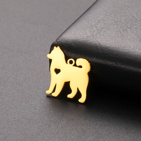 Ciondolo Cane Samoiedo in Acciaio Inossidabile Con Cuore Intagliato Charm per Creazione Fai da Te Collane Orecchini Portachiavi Accessorio Gioielli Placcato Oro 18K