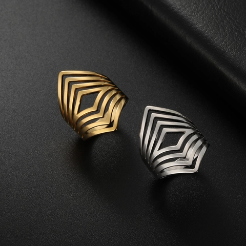 Bague en Acier Inoxydable à Lignes Géométriques Ajourées Exagérée pour Femme Mode Personnalisée Large Anneau Bijoux de Fête