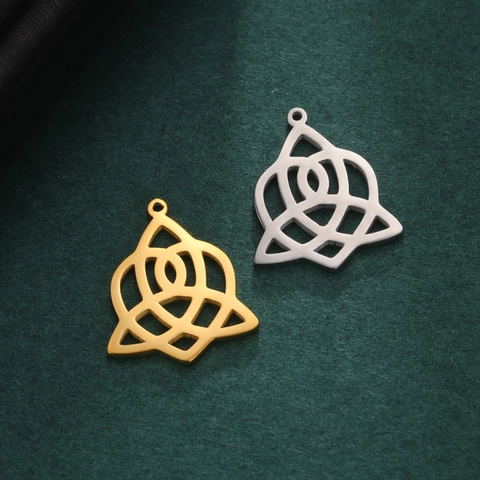 Ciondolo a Triangolo con Cuore a Nodo Celtico in Acciaio Inossidabile per Creazione Gioielli Fai-da-te Ciondolo Geometrico Traforato