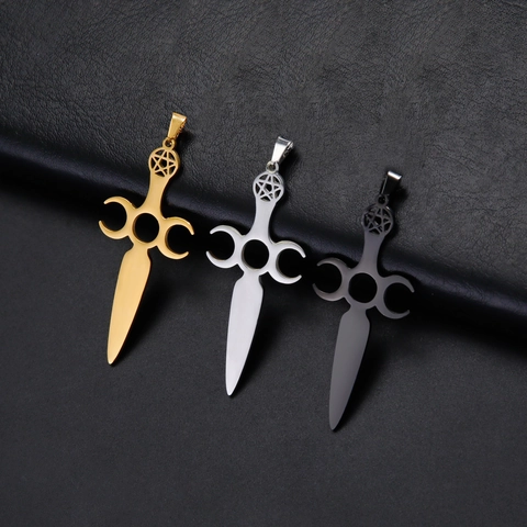 Ciondolo a Forma di Spada Pentagramma Tripla Luna in Acciaio Inossidabile Punk Retrò Gotico Wicca Pagano Charm Gioielli Uomo Donna