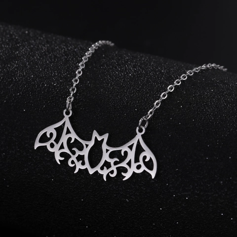 Gothic Stainless Steel Hollow Bat Pendant Necklace For Women Men Vintage Filigree Animal Clavicle Chain Halloween Jewelry Gift