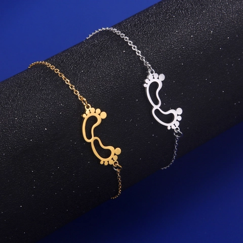 Stainless Steel Hollow Out Baby Feet Pendant Bracelet For Women Minimalist Commemorative Jewelry Adjustable Footprint Jewelry