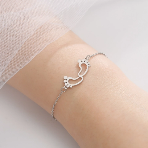 Stainless Steel Hollow Out Baby Feet Pendant Bracelet For Women Minimalist Commemorative Jewelry Adjustable Footprint Jewelry