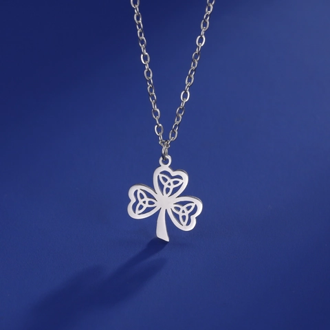 Women Stainless Steel Shamrock Pendant Necklace Celtic Knot Hollow Irish Clover Luck Jewelry For St. Patrick's Day Gift