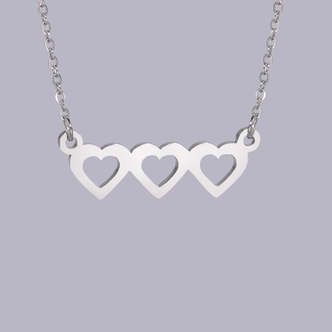 Collana con Pendente a Triplo Cuore Cavo in Acciaio Inossidabile Minimalista da Donna Semplice Catena per Clavicola Gioielli Regalo