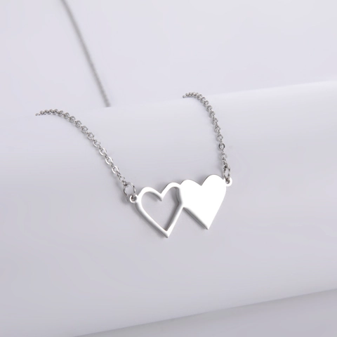 Collana Con Pendente a Doppio Cuore Intrecciato in Acciaio Inossidabile per Donna Gioiello Dolce e Romantico Regalo per San Valentino