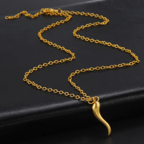 Collier Pendentif Cornicello Italien Acier Inoxydable Piment Corne de Chance Plaqué Or Bijoux de Mode Pour Femmes Usage Quotidien