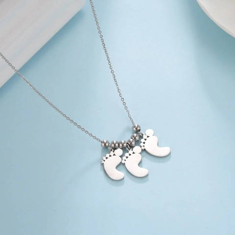 Collier Pendentif Empreintes de Bébé en Acier Inoxydable pour Femmes Bijoux de Charme Pieds Polis Cadeau Maman
