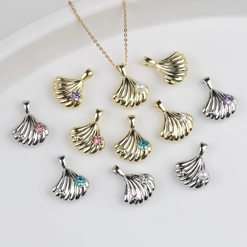 Ciondolo a Conchiglia Marina in Lega Strass Perla Artificiale Intarsiata Ciondoli per Gioielli Fai-da-Te per Creazione di Collane Braccialetti Orecchini