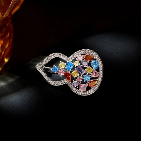 Spilla a Forma di Zucca Cava in Rame e Zirconia Con Gemme Sintetiche Colorate Corsage Squisito di Fascia Alta Spilla di Lusso per Donna