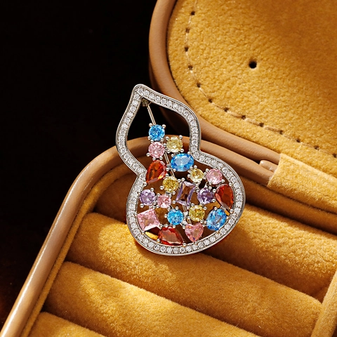Spilla a Forma di Zucca Cava in Rame e Zirconia Con Gemme Sintetiche Colorate Corsage Squisito di Fascia Alta Spilla di Lusso per Donna
