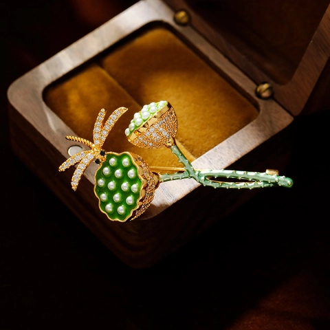Spilla Vintage in Stile Cinese Smalto Baccello di Loto Libellula Con Perla Artificial Sintetica Zirconia Gioielli per Donna Regalo Elegante