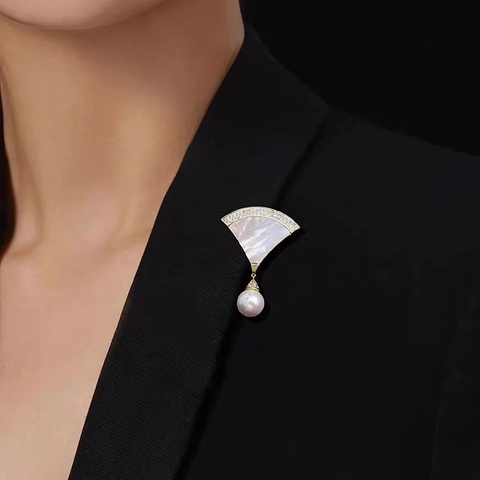 Broche de Cobre en Forma de Abanico Con Nácar Natural Perla de Agua Dulce Zirconia Joyería Bañada en Oro Vintage
