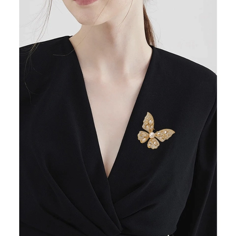Elegante Spilla a Farfalla in Rame Placcato Oro Con Zircone e Perla d'Acqua Dolce Gioielli alla Moda Regalo per Donna