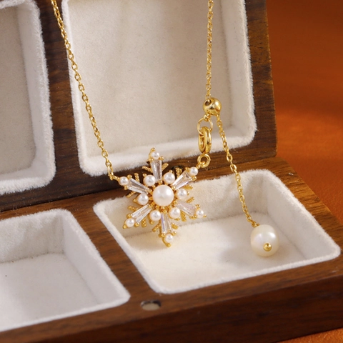 Koperen Sneeuwvlok Zoetwaterparel Zirconia Hanger Ketting Voor Vrouwen Mode Luxe Fonkelende Party Sieraden Sleutelbeenketing