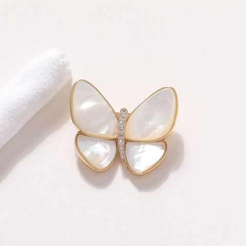 Elegante Broche de Mariposa de Cobre para Mujer Con Nácar Natural y Diamantes de Imitación Joyería Accesorio de Traje Chapado en Oro de 14k