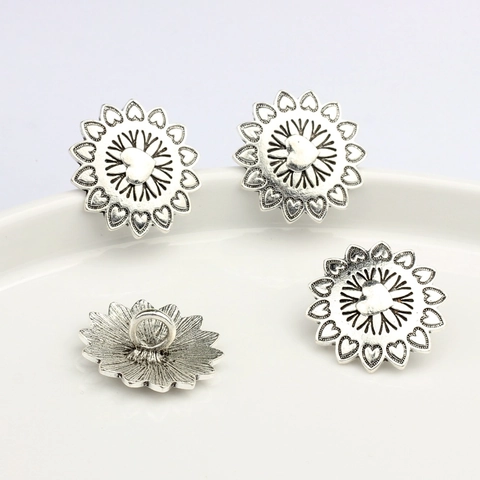 Vintage Zinc Alloy Round Flower Buttons With Heart Relief Pattern Antique Silver Hollow Jewelry Findings For DIY Earrings Making Components