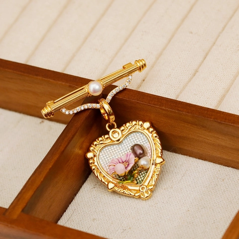 Spilla Vintage Barocca a Cuore in Smalto Floreale Rame Perla d'Acqua Dolce Zirconia Corsage da Donna Lusso Placcato Oro Gioielli Regalo