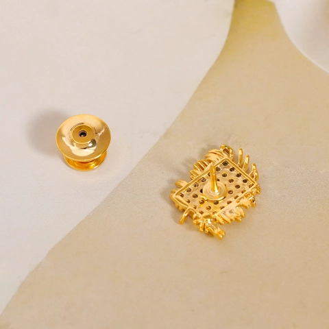 Spilla in Zirconia Intrecciata Geometrica Rame Placcato Oro Spilla per Abito da Donna Gioielli Accessorio da Banchetto Quotidiano