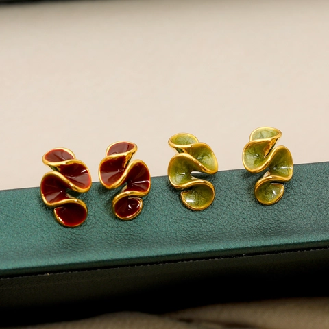 French Retro Flower Ear Clips For Non Pierced Ears 16K Gold Plated Copper Enamel Drip Glaze Silicone Pad Earrings Women Jewelry